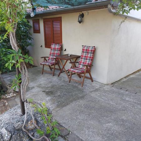 Apartmani Bugenvilija Brbinj Zewnętrze zdjęcie