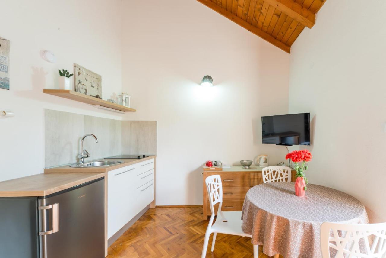 Apartmani Bugenvilija Brbinj Zewnętrze zdjęcie
