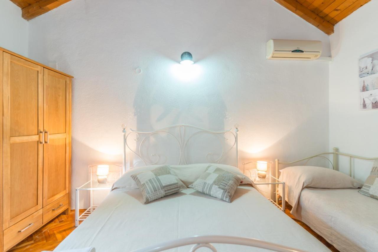 Apartmani Bugenvilija Brbinj Zewnętrze zdjęcie