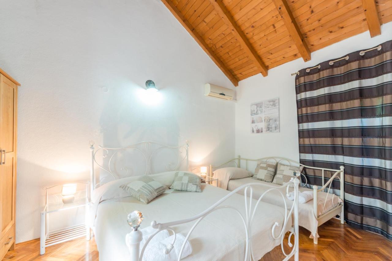 Apartmani Bugenvilija Brbinj Zewnętrze zdjęcie