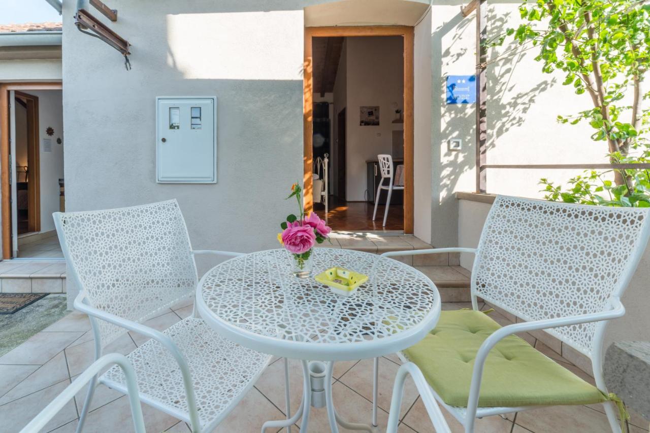 Apartmani Bugenvilija Brbinj Zewnętrze zdjęcie