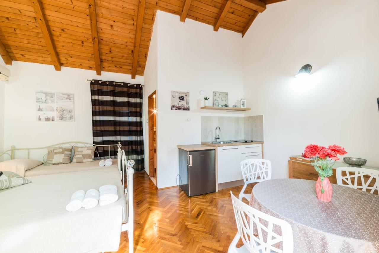 Apartmani Bugenvilija Brbinj Zewnętrze zdjęcie