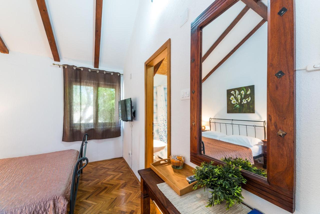 Apartmani Bugenvilija Brbinj Zewnętrze zdjęcie